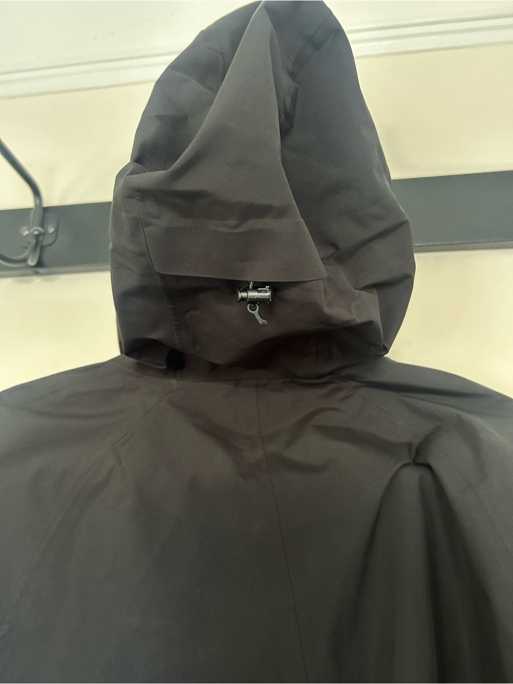 Lolë Alizé women’s raincoat hooded - Picture 5 of 10
